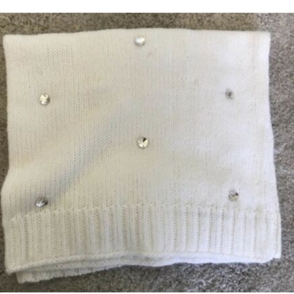 VICTORIA'S SECRET IVORY  SCARF & Beanie NWT - Picture 3 of 4